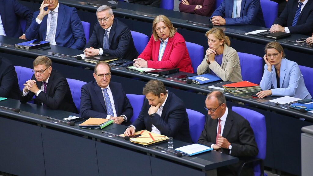 Wichtige Teile der Bundesregierung mit dem Bundeskanzler (Archiv)