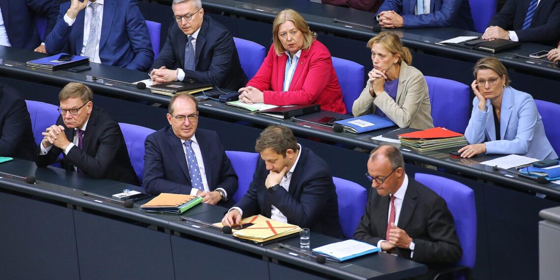 Wichtige Teile der Bundesregierung mit dem Bundeskanzler (Archiv)