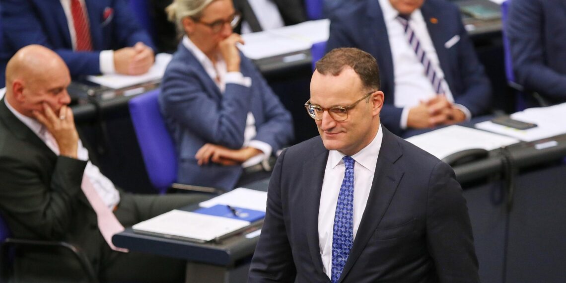 Jens Spahn vor Abgeordneten der AfD-Fraktion (Archiv)