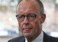 Merz in der Menschenmenge am 03.10.2025