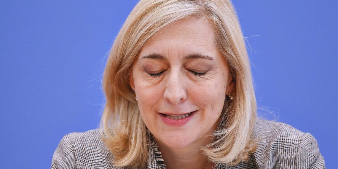 Gesundheitsministerin glaubt an stabile Kassenzusatzbeiträge 2026 1 Nina Warken am 09.10.2025