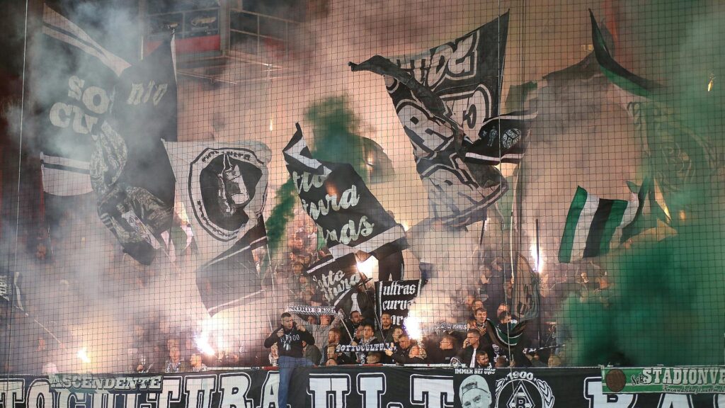Ultra-Fans von Borussia Mönchengladbach (Archiv)