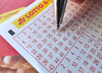 Lottozahlen vom Mittwoch (29.10.2025) 3 Spielschein für Lotto 6 aus 49 (Archiv)