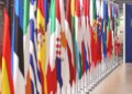 Fahnen der EU-Mitgliedsländer beim Europäischen Rat am 23.10.2025