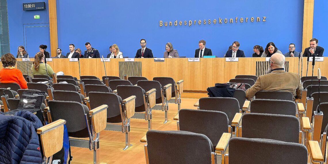 Deutschland prüft Hilfsmöglichkeiten nach Hurrikan "Melissa" 1 Regierungspressekonferenz am 29.10.2025