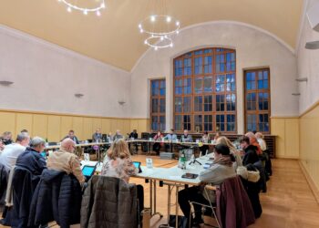 Stadtrat Friedrichsthal: Höhere Abwassergebühren und Debatte um Investitionen 3 Blick in den Stadtrat Friedrichsthal am 26.11.2025