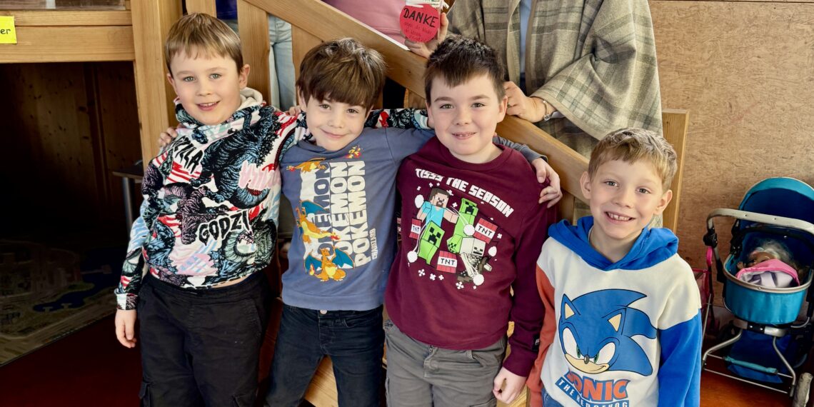 Anja Wagner-Scheid liest in der Hoferkopfschule Bildstock aus dem Buch „Großstadtdetektive: Schnappt den Dieb