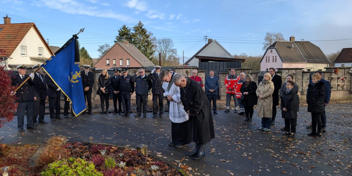 Gedenkfeier zum Volkstrauertag in Friedrichsthal 1 PXL 20251116 102600033.RAW 01.COVER