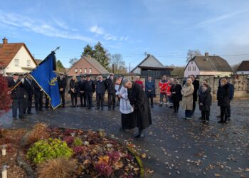Gedenkfeier zum Volkstrauertag in Friedrichsthal 2 PXL 20251116 102600033.RAW 01.COVER