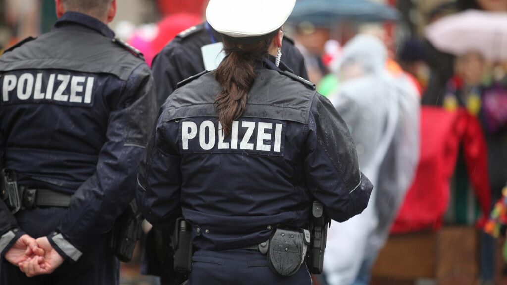 Polizei im Karneval (Archiv)