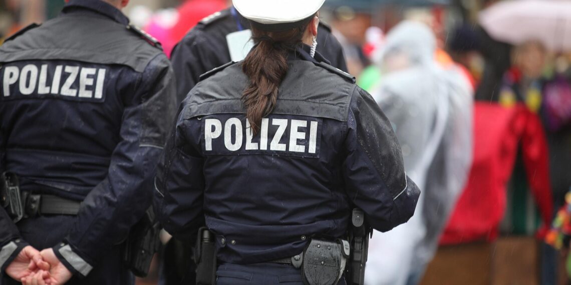 Polizei im Karneval (Archiv)