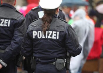 Polizei im Karneval (Archiv)