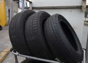 Preise zum Pkw-Unterhalt überdurchschnittlich gestiegen 2 Autoreifen (Archiv)