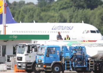 Deutsche Umwelthilfe kritisiert Abschaffung von E-Kerosin-Quote 2 Kerosin-Tankstelle (Archiv)