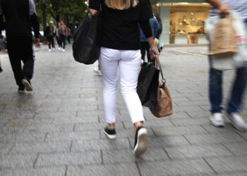 Passantin in der Düsseldorfer Kö (Archiv)