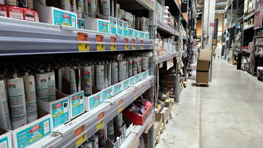 Silikon in einem Baumarkt (Archiv)