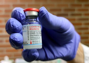 Impfampulle von Moderna (Archiv)