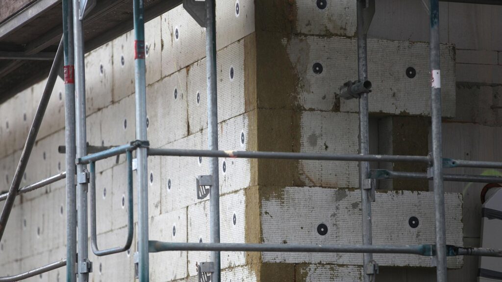 Gerüstbau für Wärmedämmung (Archiv)