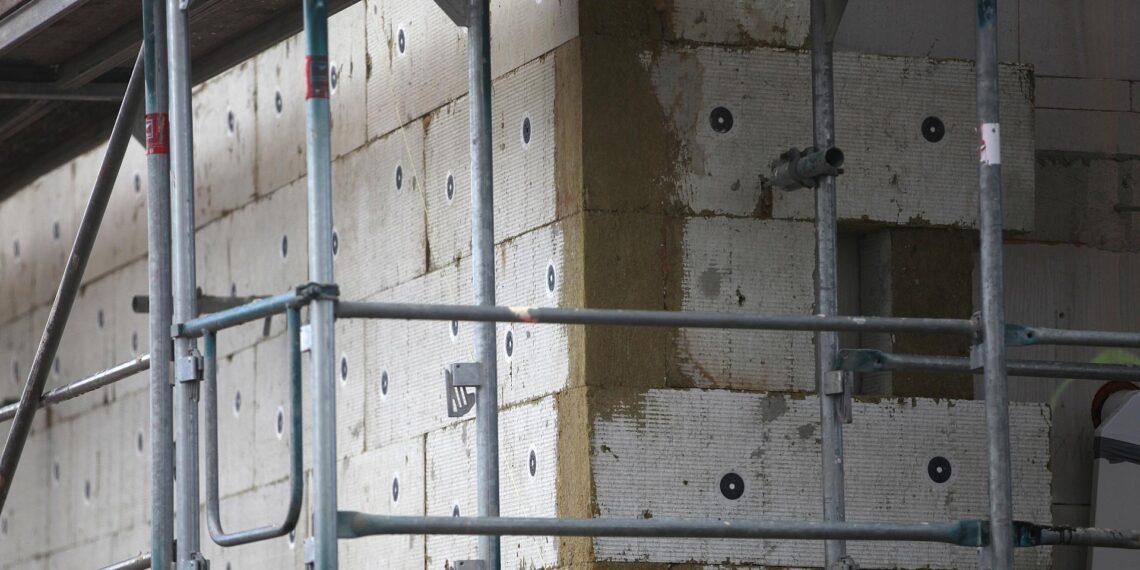 Eckpunkte für Gebäudetyp E vorgestellt 1 Gerüstbau für Wärmedämmung (Archiv)