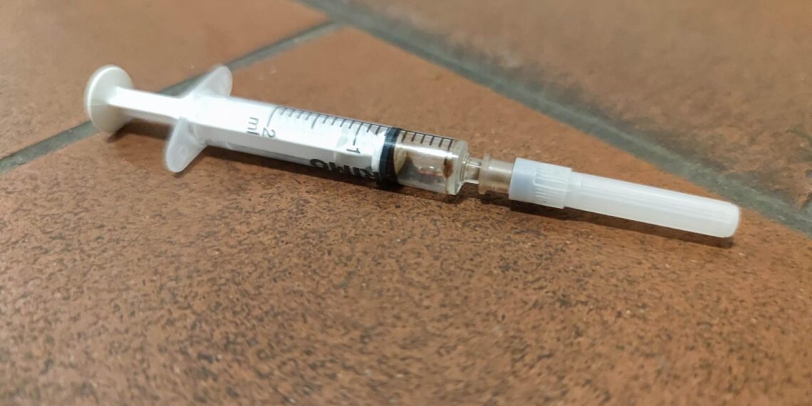 Bayern richtet Frühwarnsystem gegen synthetische Drogen ein 1 Heroin-Spritze (Archiv)