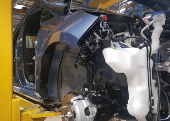 Zahl der offenen Stellen in der Auto-Industrie sinkt rasant 2 Autoproduktion (Archiv)