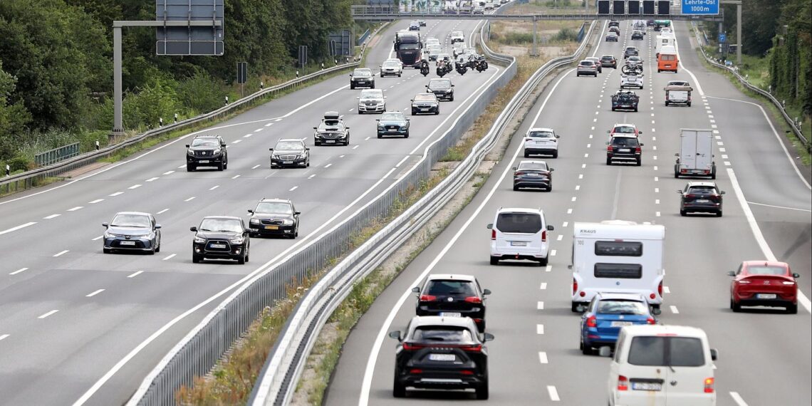 Schnieder kommt bei Sanierung von Autobahnbrücken kaum voran 1 Autobahn (Archiv)
