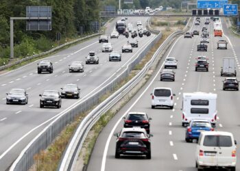 Schnieder kommt bei Sanierung von Autobahnbrücken kaum voran 7 Autobahn (Archiv)