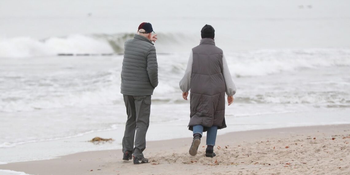 Merz verteidigt Rentenpolitik und stellt größere Reform in Aussicht 1 Strand (Archiv)