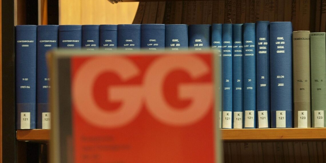 Rufe aus SPD nach Kinderrechte-Verankerung im Grundgesetz 1 Ausgabe des Grundgesetzes in einer Bibliothek (Archiv)