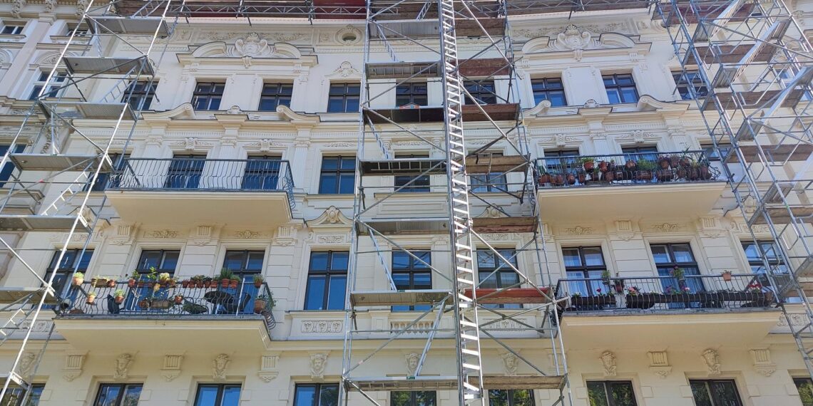 Altbau mit Baugerüst (Archiv)