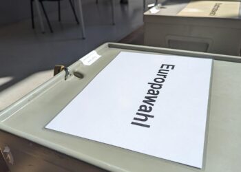 Barley kritisiert "Spaßparteien" bei Europawahlen 2 Wahllokal zur Europawahl (Archiv)