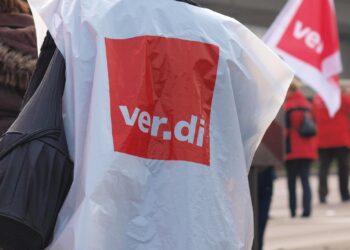 Verdi fordert sieben Prozent mehr Gehalt in den Ländern 2 Verdi (Archiv)