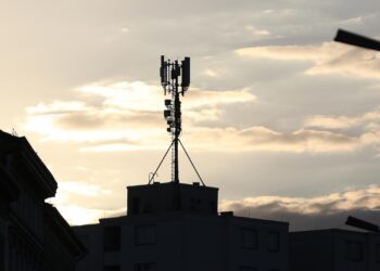 Koalition verschärft Sicherheitsanforderungen für 5G-Netze 3 Handy-Sendemast (Archiv)