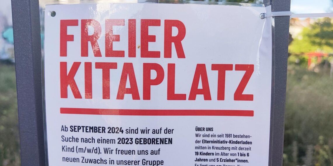 Studie: 300.000 Kitaplätze für Unter-Dreijährige fehlen 1 Ausschreibung von Kitaplatz (Archiv)