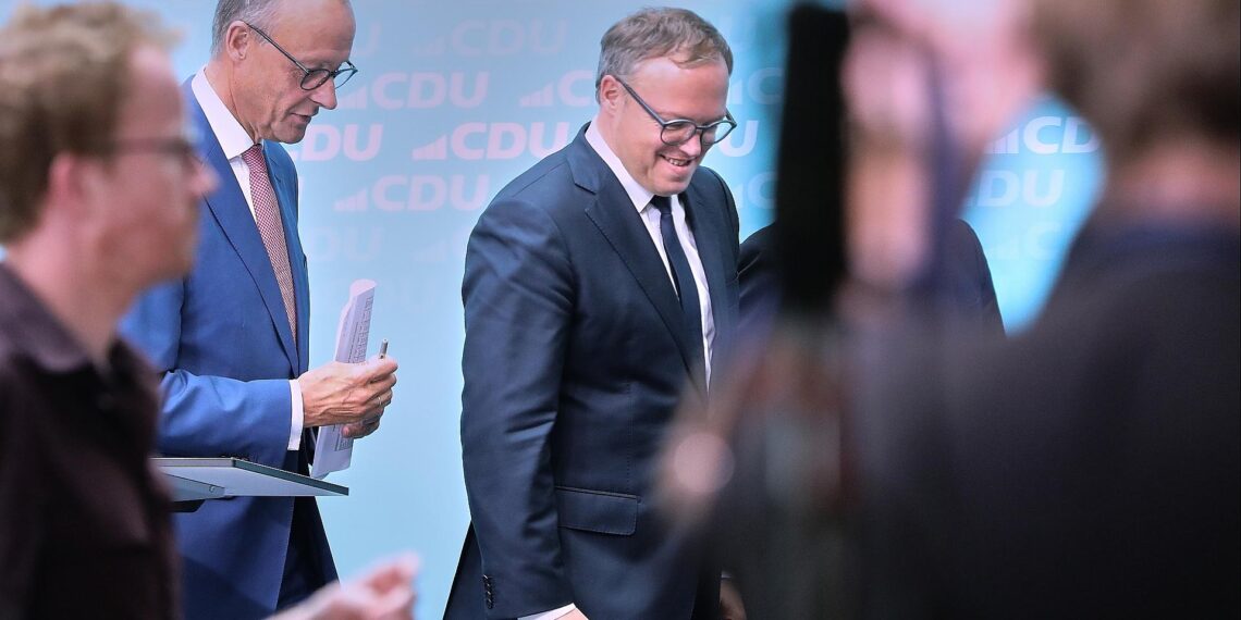 Friedrich Merz und Mario Voigt (Archiv)