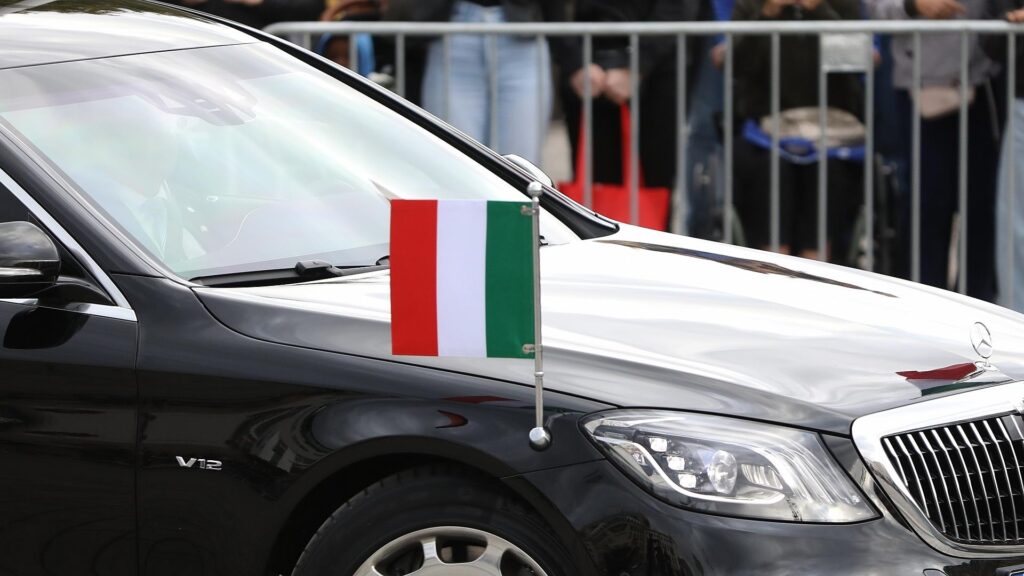 Staatskarosse mit italienischer Fahne (Archiv)