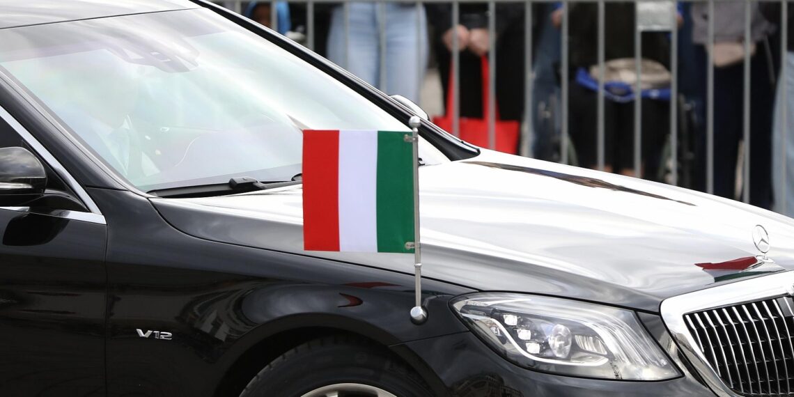 Steinmeier hebt Bedeutung deutsch-italienischer Beziehungen hervor 1 Staatskarosse mit italienischer Fahne (Archiv)