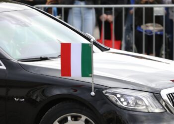 Steinmeier hebt Bedeutung deutsch-italienischer Beziehungen hervor 2 Staatskarosse mit italienischer Fahne (Archiv)