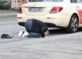 Muslimischer Taxifahrer auf dem Gebetsteppich (Archiv)