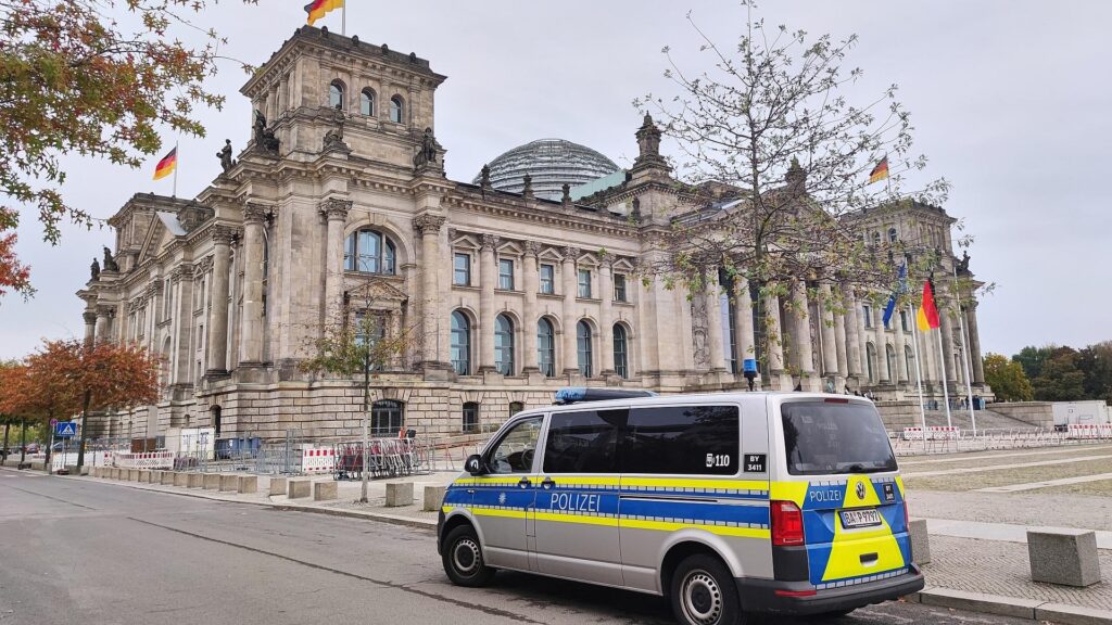 Polizei vor Bundestag (Archiv)