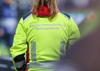 Prien will Vorbereitungen für möglichen Zivildienst treffen 4 Sanitäterin (Archiv)