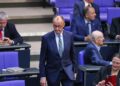 Friedrich Merz neben AfD-Fraktion (Archiv)