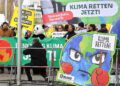 Umweltschützer kritisieren Schlupflöcher in EU-Klimabeschlüssen 8 Demonstranten protestieren für Klimaschutz (Archiv)