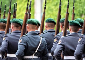 Röwekamp hält Wehrdienst-Kompromiss für unzureichend 2 Bundeswehrsoldaten (Archiv)