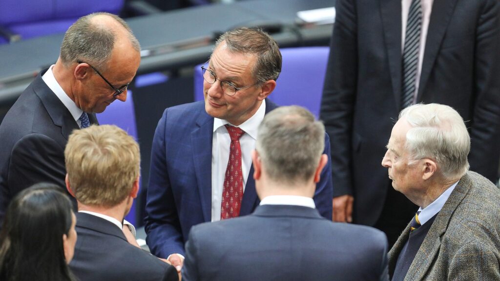 Friedrich Merz bekommt nach der Kanzlerwahl Glückwünsche von der AfD (Archiv)