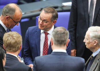 Friedrich Merz bekommt nach der Kanzlerwahl Glückwünsche von der AfD (Archiv)