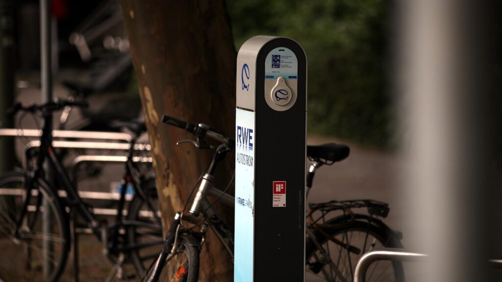 Elektroauto-Stromtankstelle von RWE (Archiv)
