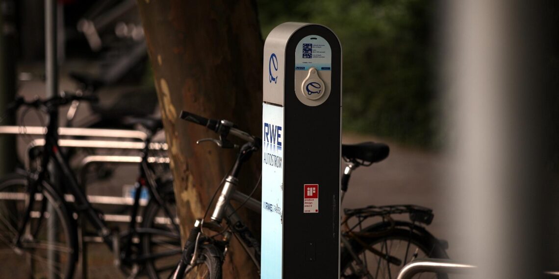 Elektroauto-Stromtankstelle von RWE (Archiv)