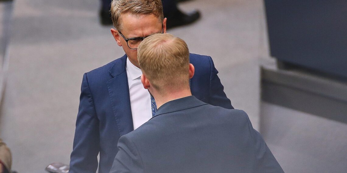 Linnemann und Klüssendorf wollen von Kommissionen mutige Vorschläge 1 Carsten Linnemann und Tim Klüssendorf (Archiv)