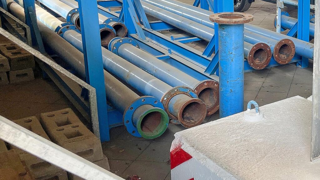 Rohre auf einer Baustelle (Archiv)